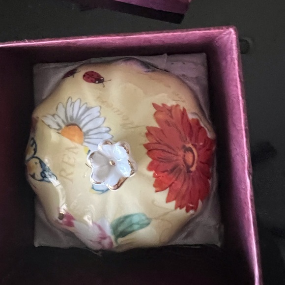 Mayfair Collection Fine Bone China Trinket Holder - Picture 2 of 4